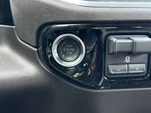 New 2026 GMC Sierra 1500 SLT image 26