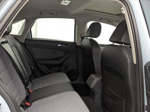Used 2025 Volkswagen Jetta SE w/ Sunroof Package FWD image 17