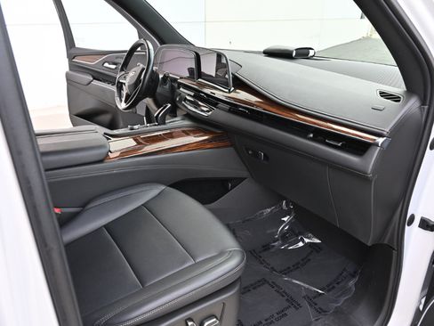 Used 2022 Cadillac Escalade ESV Luxury AWD/4WD image 13