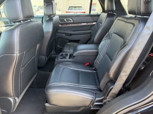 Used 2017 Ford Explorer Platinum image 12