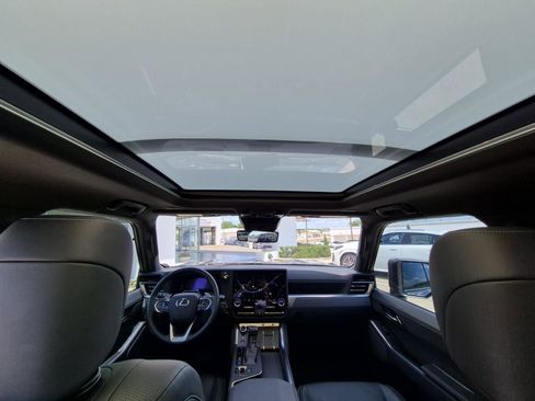 Used 2025 Lexus GX 550 w/ Accessory Package (2T) AWD/4WD image 24