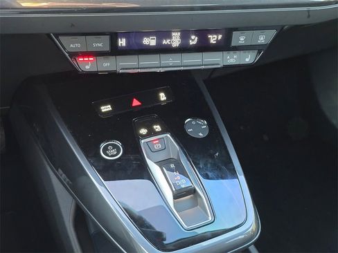 Used 2022 Audi Q4 e-tron Premium Plus w/ Premium Plus image 5