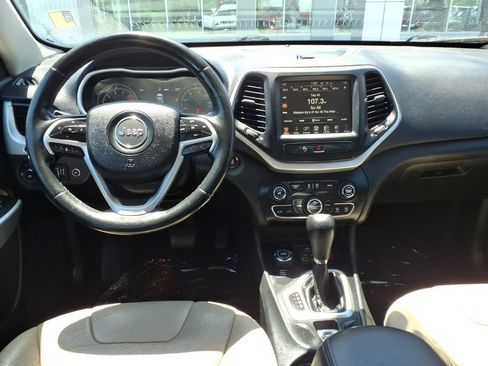 Used 2018 Jeep Cherokee Limited w/ Luxury Group AWD/4WD image 17