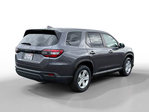 Certified 2023 Honda Pilot LX image 5