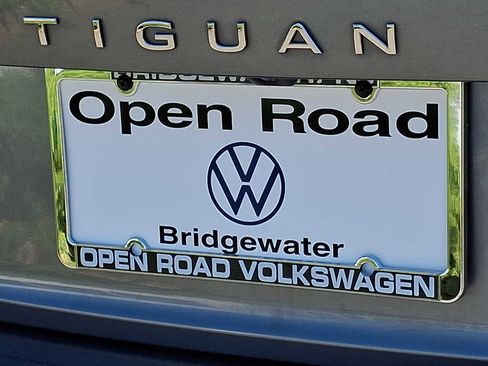 Used 2022 Volkswagen Tiguan SE w/ Panoramic Sunroof Package AWD/4WD image 30
