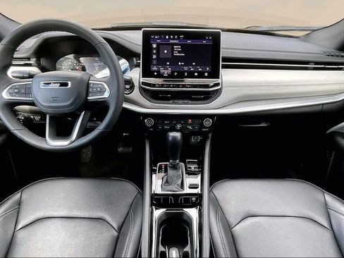 Used 2025 Jeep Compass Limited image 15