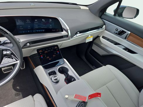 New 2026 Cadillac Vistiq Sport image 23