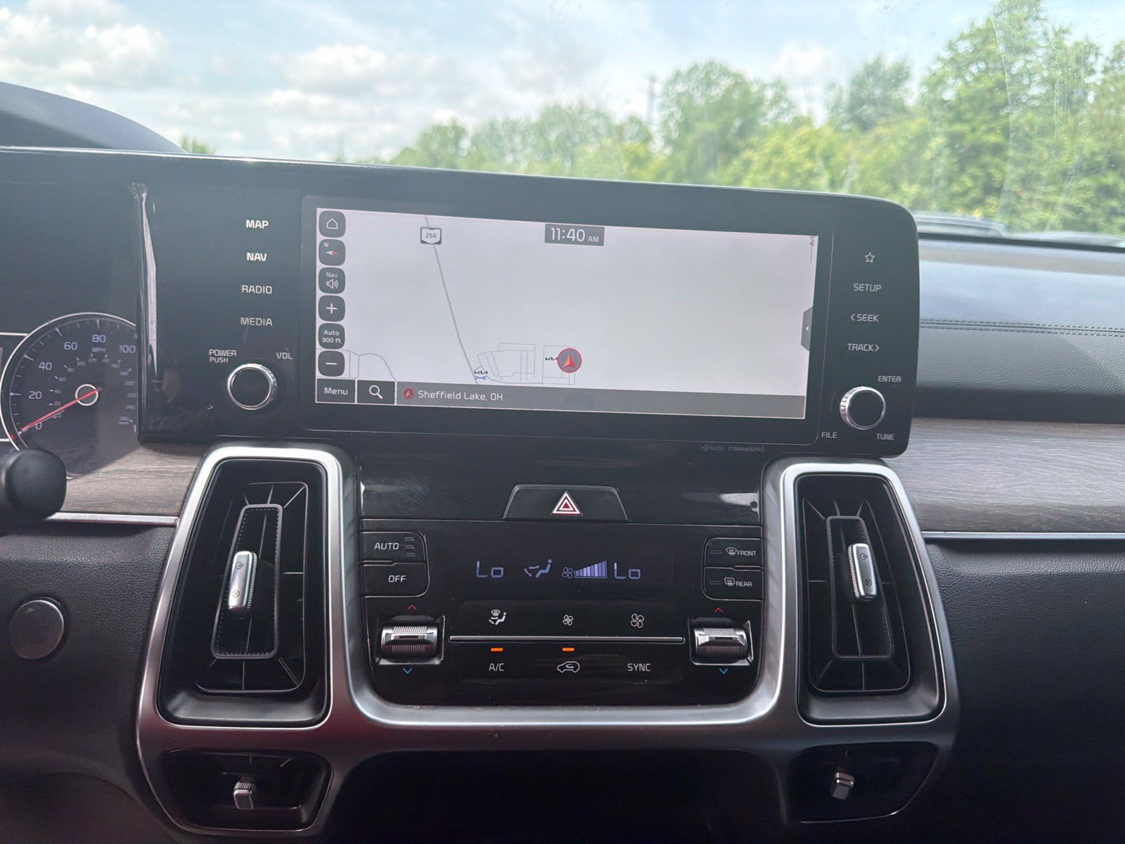 Used 2022 Kia Sorento S w/ Panoramic Sunroof Package AWD/4WD image 11