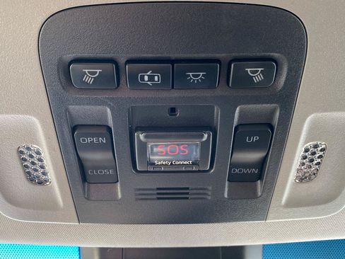 Used 2019 Toyota Camry SE w/ Convenience Package FWD image 30