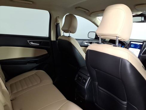 Used 2024 Ford Edge SEL w/ Convenience Package image 11