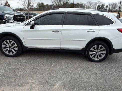 Used 2017 Subaru Outback 2.5i Touring image 11
