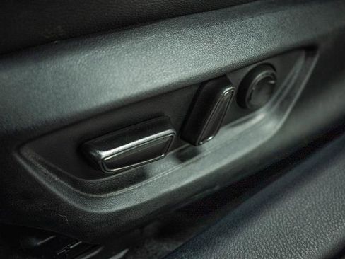 Used 2025 Toyota Camry SE image 15