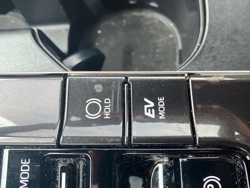 Used 2025 Toyota Crown Limited w/ Advanced Technology Package image 34