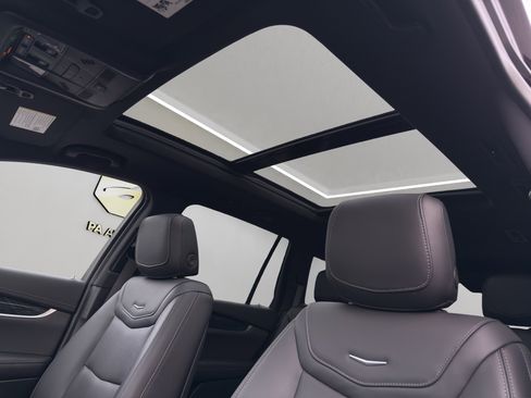 Used 2022 Cadillac XT6 Premium Luxury image 24