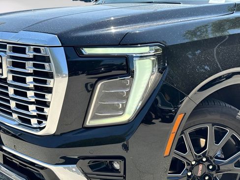 New 2026 GMC Yukon XL Denali w/ Denali Reserve Package AWD/4WD image 3