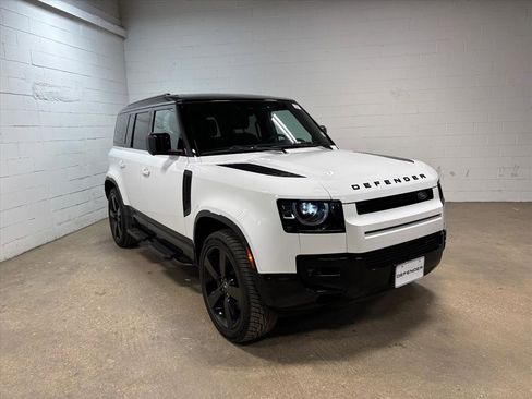 Used 2023 Land Rover Defender 110 X-Dynamic SE image 4