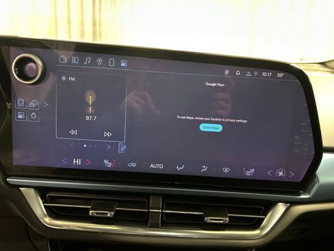 Used 2024 Chevrolet Equinox EV LT image 17