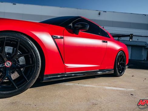 Used 2020 Nissan GT-R Premium w/ Premium Interior Package image 28