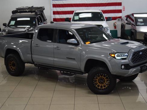 Used 2021 Toyota Tacoma TRD Sport w/ Technology Package image 2