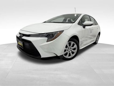 Used 2024 Toyota Corolla LE image 1
