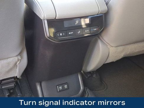 Used 2021 Toyota Highlander XLE AWD/4WD image 18