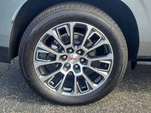 Used 2025 GMC Yukon XL Denali w/ Sun & Power Step Package AWD/4WD image 5