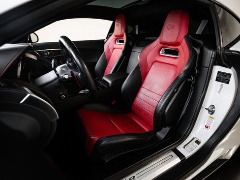Used 2018 Jaguar F-TYPE R AWD/4WD image 5