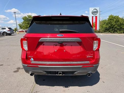 Used 2022 Ford Explorer XLT w/ Equipment Group 202A AWD/4WD image 6