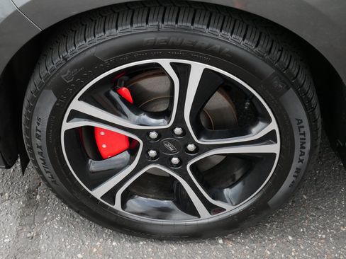 Used 2019 Ford Edge ST w/ Convenience Package AWD/4WD image 15