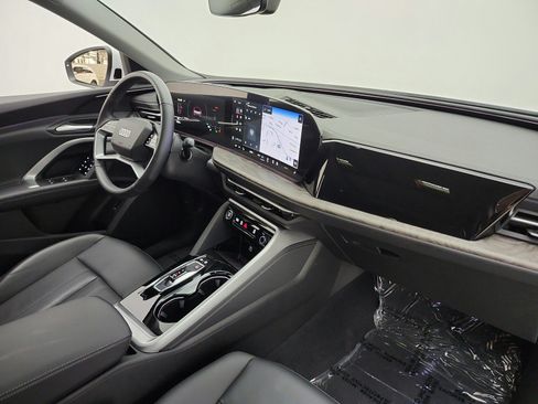 Used 2025 Audi Q5 Premium w/ Convenience Package AWD/4WD image 15