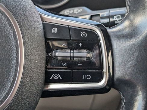 Used 2022 Kia Carnival LX FWD image 24