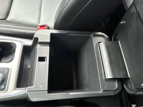 Used 2023 Ford Explorer XLT w/ Equipment Group 202A image 51