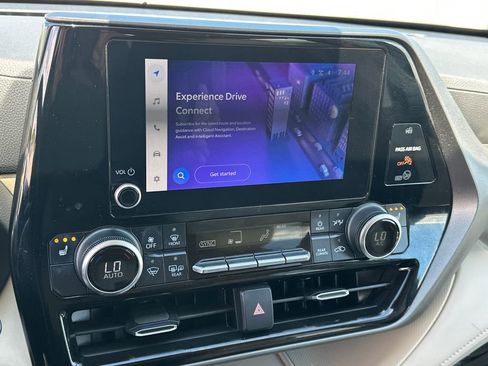 Used 2023 Toyota Highlander XLE image 26