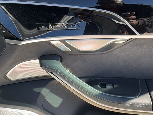 Used 2022 Audi S8 image 31