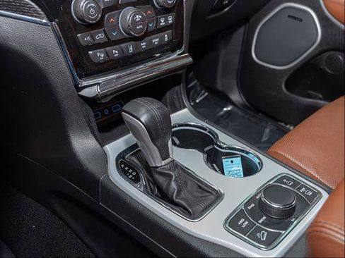 Used 2020 Jeep Grand Cherokee Summit AWD/4WD image 15