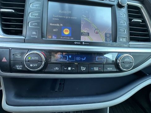 Used 2014 Toyota Highlander Limited image 21