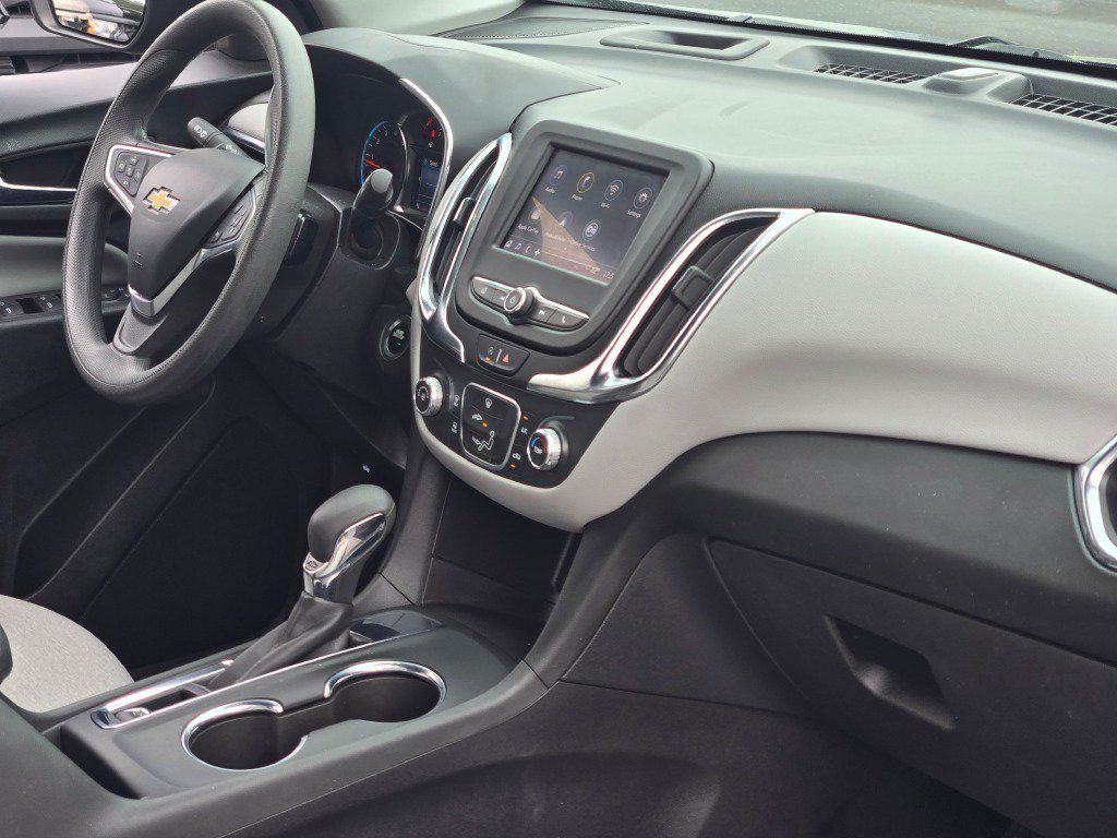 Certified 2022 Chevrolet Equinox LS w/ LS Convenience Package FWD image 9