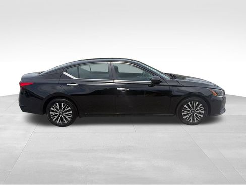 Used 2025 Nissan Altima 2.5 SV FWD image 7
