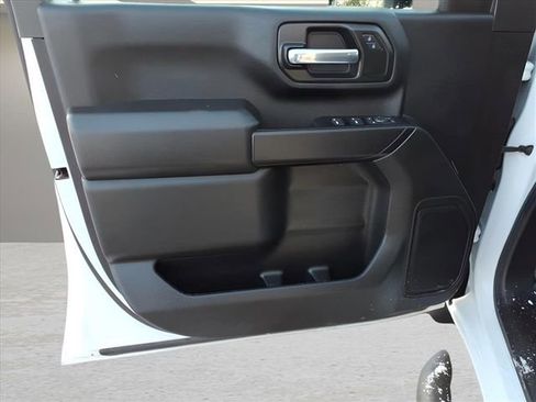 Used 2025 Chevrolet Silverado 2500 Custom w/ Custom Value Package image 18