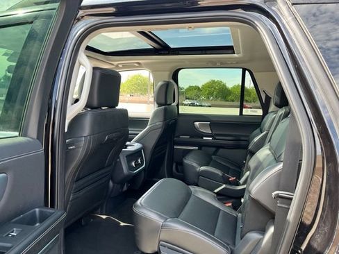 Used 2025 Ford Expedition Max Platinum AWD/4WD image 12