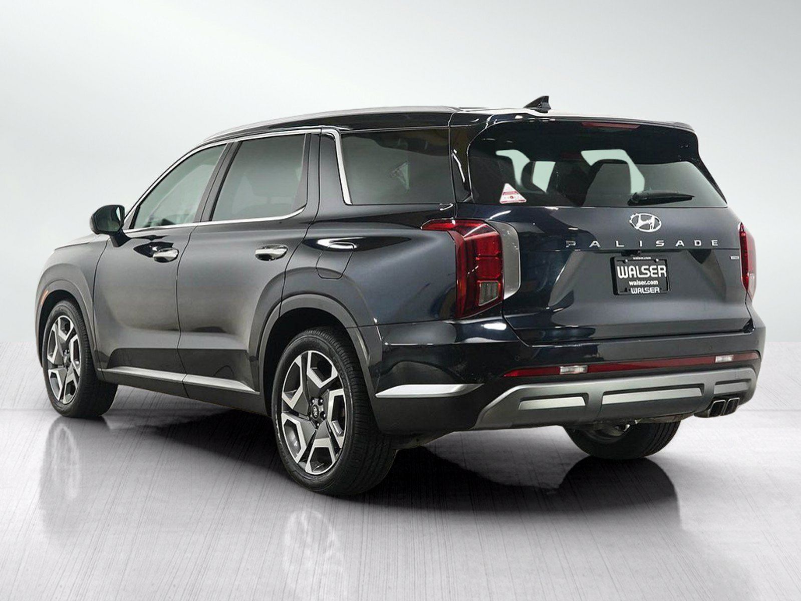 Used 2024 Hyundai Palisade Limited AWD/4WD image 3