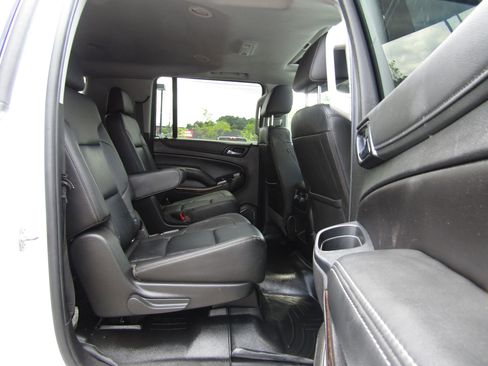 Used 2018 Chevrolet Suburban LT image 10