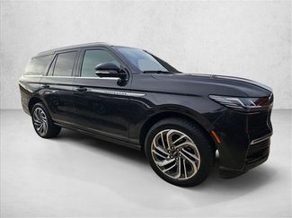 Used 2025 Lincoln Navigator Reserve AWD/4WD video 2