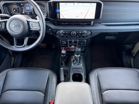 Used 2025 Jeep Wrangler Unlimited Rubicon 392 image 3