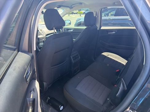 Used 2020 Ford Edge SE FWD image 2