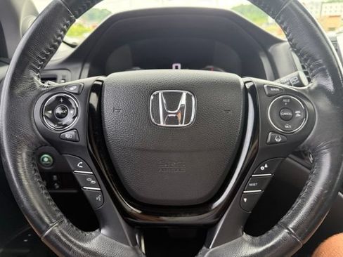 Used 2017 Honda Pilot Touring image 25