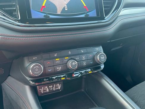 Used 2025 Dodge Durango GT AWD/4WD image 16