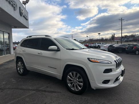 Used 2018 Jeep Cherokee Overland image 4