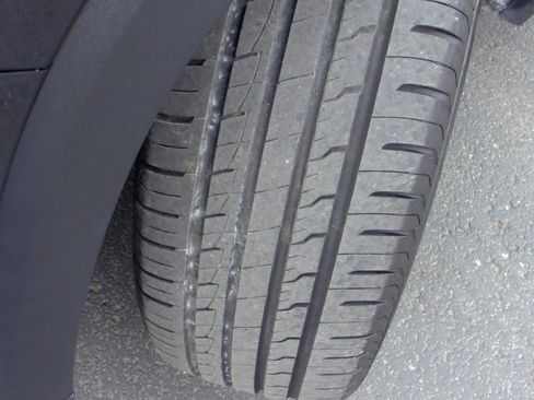 Used 2022 GMC Terrain SLT w/ Elevation Edition image 7