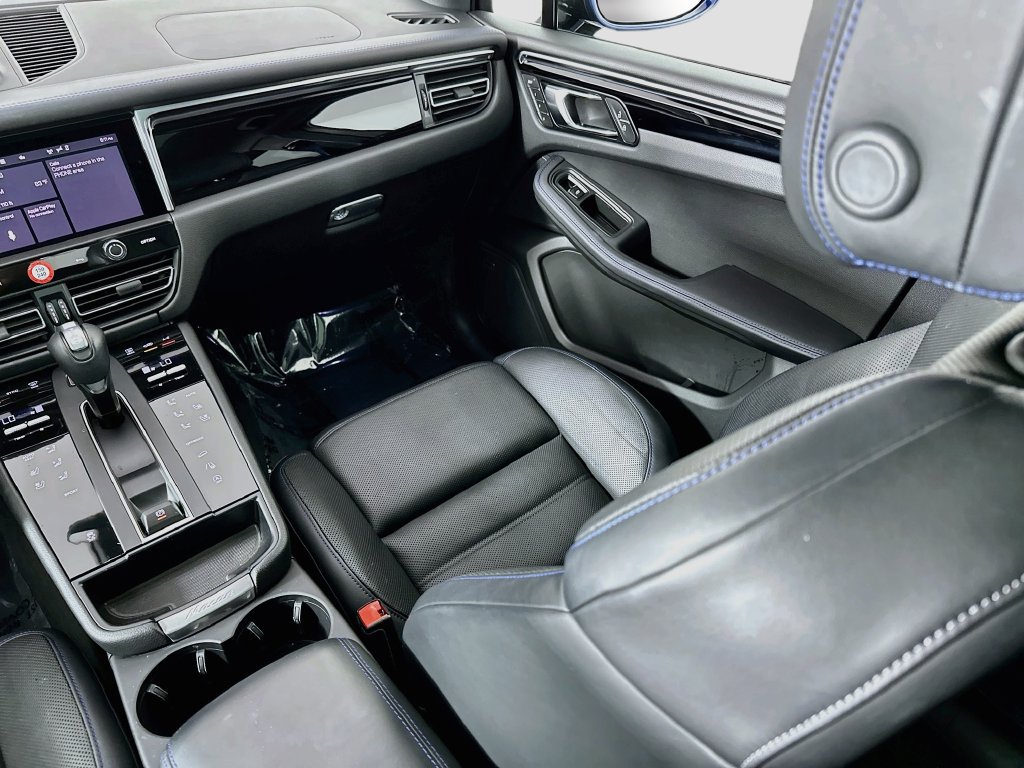 Certified 2024 Porsche Macan AWD/4WD image 26